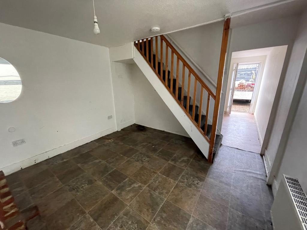 Lot: 42 - TWO-BEDROOM HOUSE FOR IMPROVEMENT -